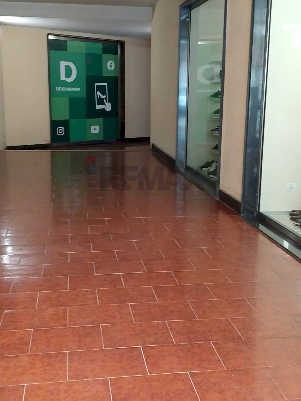 Stanza vuota - Commercial Activity via del Colle Temenite
 
10-12, Siracusa - photo 2