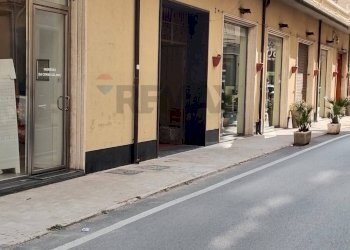 Edificio all\'aperto - Attività Commerciale via del Colle Temenite
10-12, Siracusa - foto 9