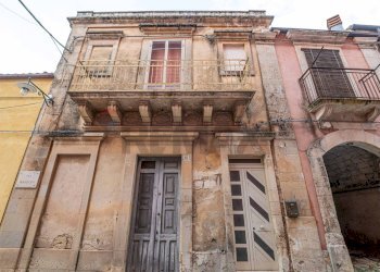 Edificio all\'aperto - Independent house Via Manzoni
 
16, Palazzolo Acreide - photo 2