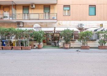 Edificio all\'aperto - Bar Tavola Calda - Fredda Via Rosolini
9, Siracusa - foto 27