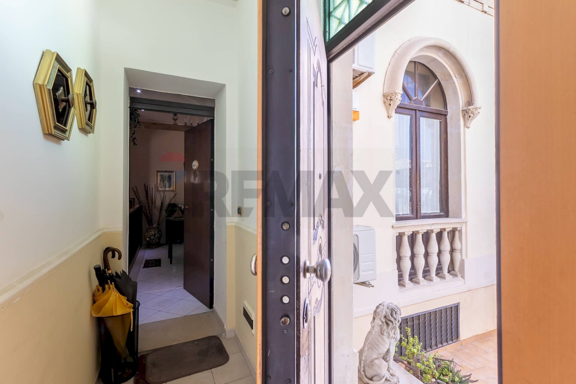 Hall / corridoio - Casa semi indipendente Via Riviera Dionisio il Grande
 
140, Siracusa - foto 3