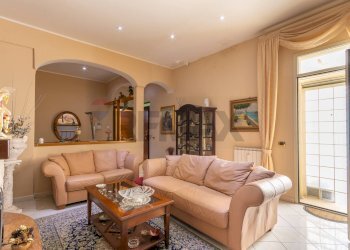 Soggiorno - Casa semi indipendente Via Riviera Dionisio il Grande
 
140, Siracusa - foto 8