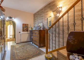 Hall / corridoio - Casa semi indipendente Via Riviera Dionisio il Grande
 
140, Siracusa - foto 17