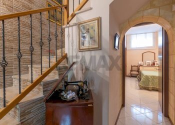 Hall / corridoio - Casa semi indipendente Via Riviera Dionisio il Grande
 
140, Siracusa - foto 24