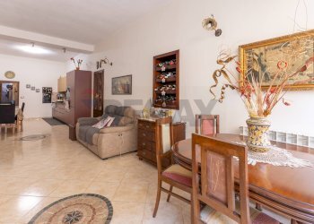 Sala da pranzo - Casa semi indipendente Via Riviera Dionisio il Grande
 
140, Siracusa - foto 31