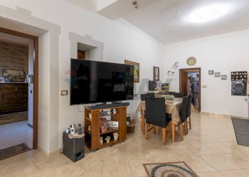 Sala da pranzo - Casa semi indipendente Via Riviera Dionisio il Grande
 
140, Siracusa - foto 32