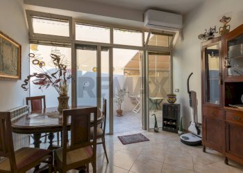 Sala da pranzo - Casa semi indipendente Via Riviera Dionisio il Grande
 
140, Siracusa - foto 36