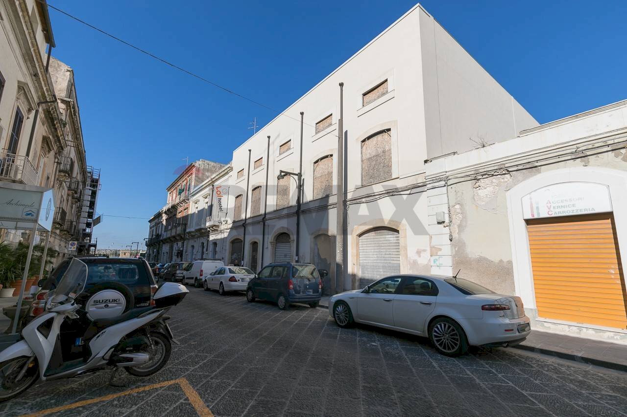 Edificio all\'aperto - Stable - Palace via francesco crispi
 
1, Siracusa - photo 1