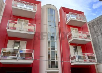 Edificio all\'aperto - Box via Leonida Bissolati, Solarino - foto 4