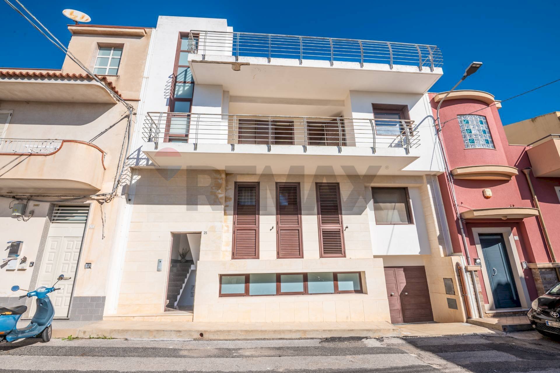 Edificio all\'aperto - Villa a Schiera Via Don Lorenzo Milani
 
25, Avola - foto 1