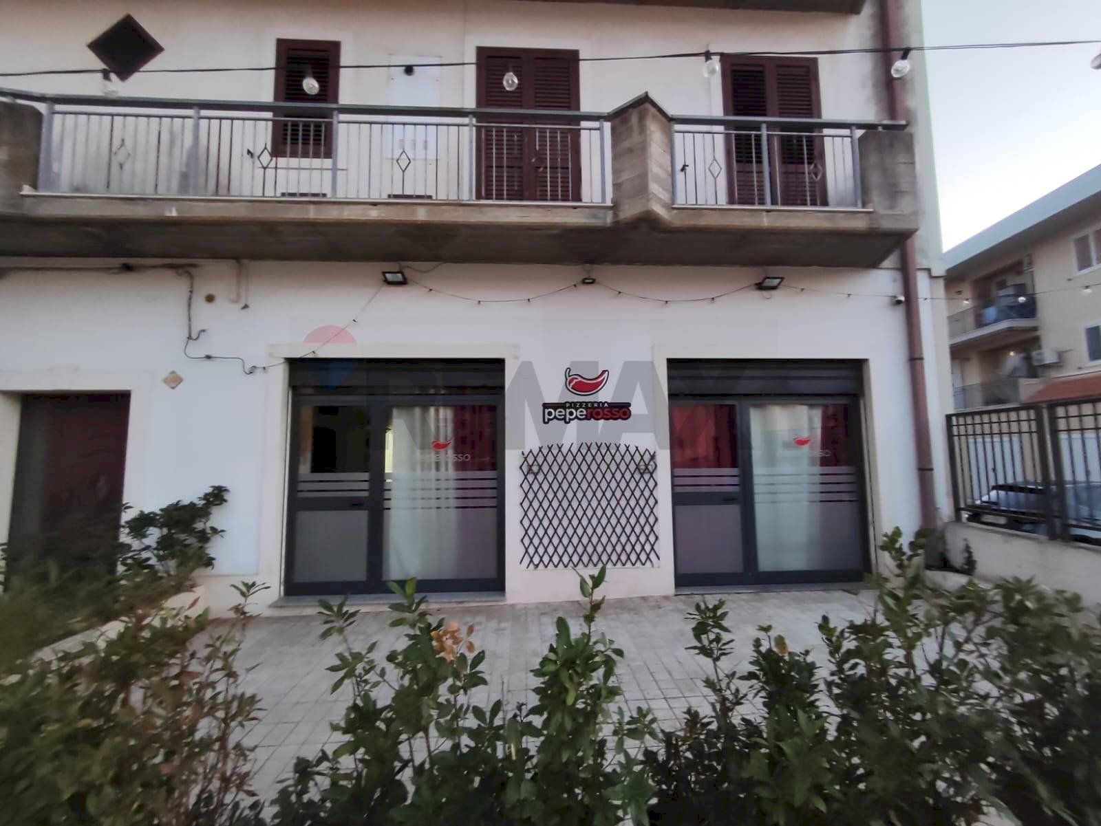 Edificio all\'aperto - Shop Via Mariano Pinnone
 
148, Floridia - photo 2