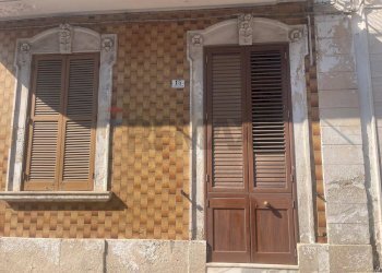 Edificio all\'aperto - Quadrilocale Via Martiri delle Ardeatine
 
15, Solarino - foto 2