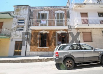 Edificio all\'aperto - Four-room apartment Via Martiri delle Ardeatine
 
15, Solarino - photo 2