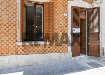 Edificio all\'aperto - Four-room apartment Via Martiri delle Ardeatine
 
15, Solarino - photo 3