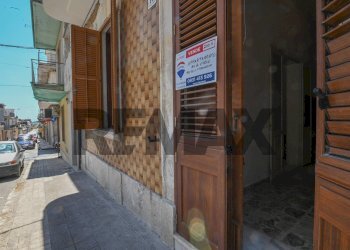 Edificio all\'aperto - Four-room apartment Via Martiri delle Ardeatine
 
15, Solarino - photo 4