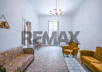 Soggiorno - Four-room apartment Via Martiri delle Ardeatine
 
15, Solarino - photo 8