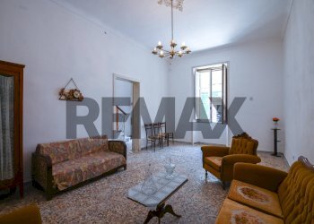 Soggiorno - Four-room apartment Via Martiri delle Ardeatine
 
15, Solarino - photo 9