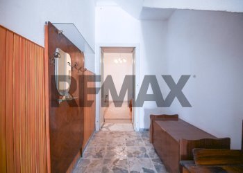 Hall / corridoio - Four-room apartment Via Martiri delle Ardeatine
 
15, Solarino - photo 10
