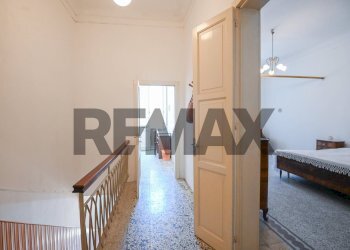 Hall / corridoio - Four-room apartment Via Martiri delle Ardeatine
 
15, Solarino - photo 19