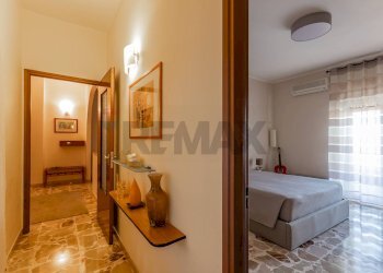Hall / corridoio - Trilocale Viale dei Comuni
 
95, Siracusa - foto 9