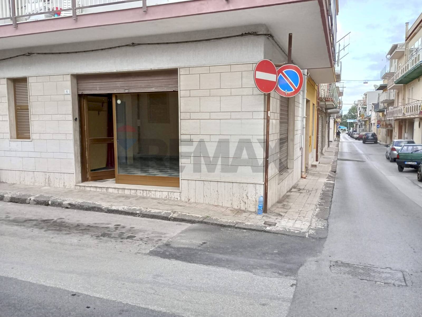 Edificio all\'aperto - Locale Commerciale via Mazzini
 
1, Solarino - foto 1