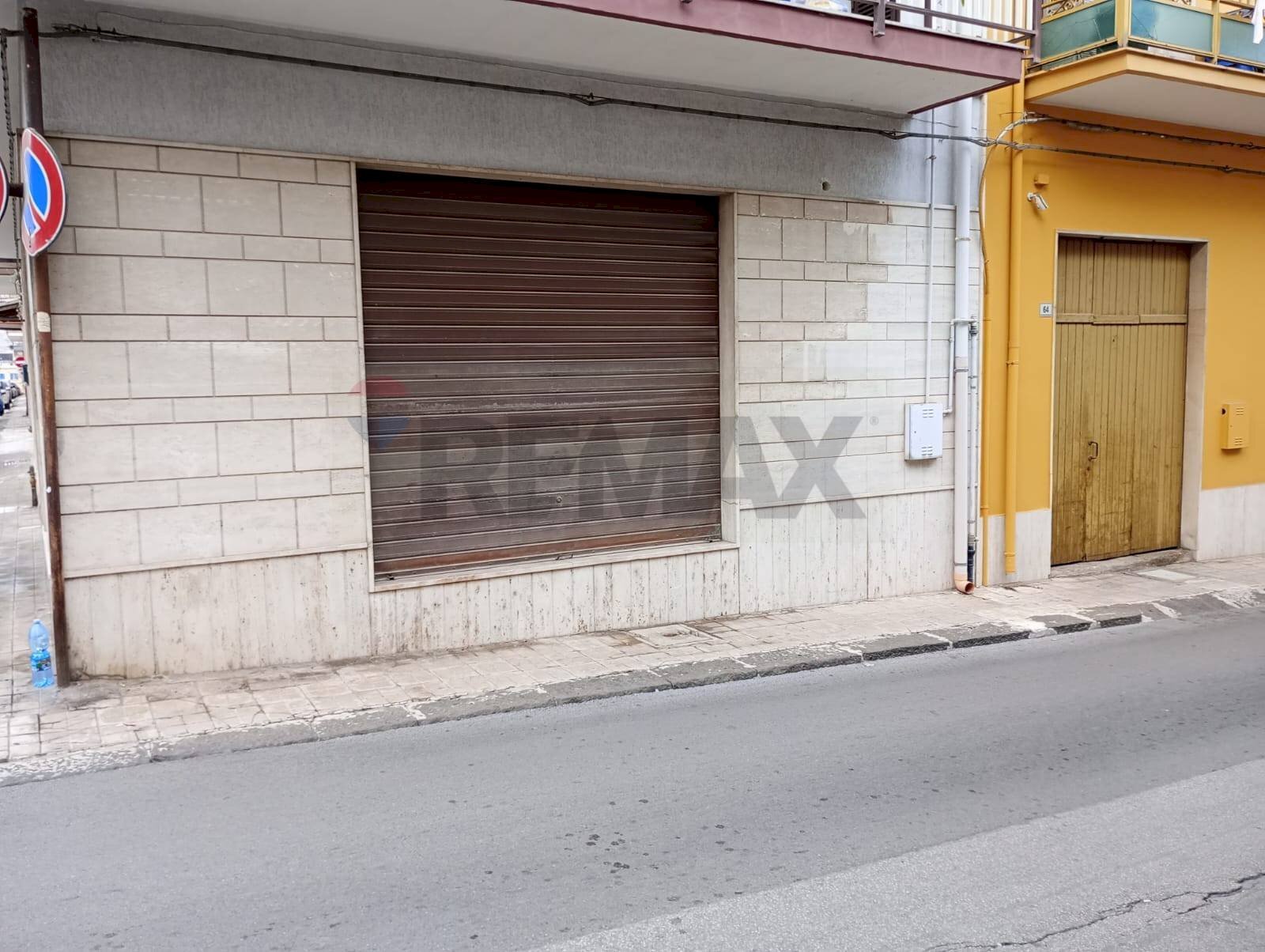 Edificio all\'aperto - Locale Commerciale via Mazzini
 
1, Solarino - foto 2