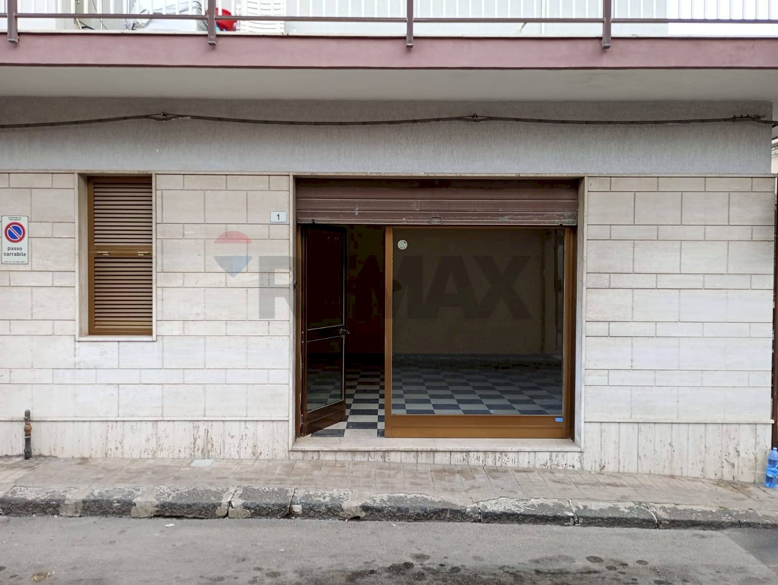 Edificio all\'aperto - Locale Commerciale via Mazzini
 
1, Solarino - foto 3