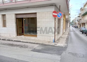 Edificio all\'aperto - Locale Commerciale via Mazzini
 
1, Solarino - foto 1