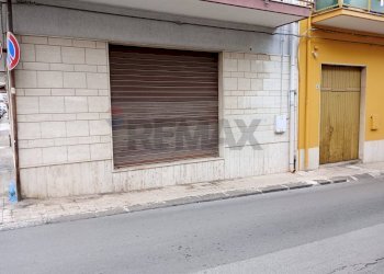 Edificio all\'aperto - Locale Commerciale via Mazzini
 
1, Solarino - foto 2