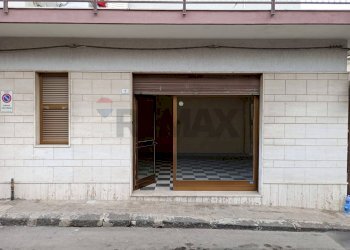 Edificio all\'aperto - Locale Commerciale via Mazzini
 
1, Solarino - foto 3