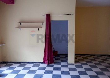 Stanza vuota - Locale Commerciale via Mazzini
 
1, Solarino - foto 5