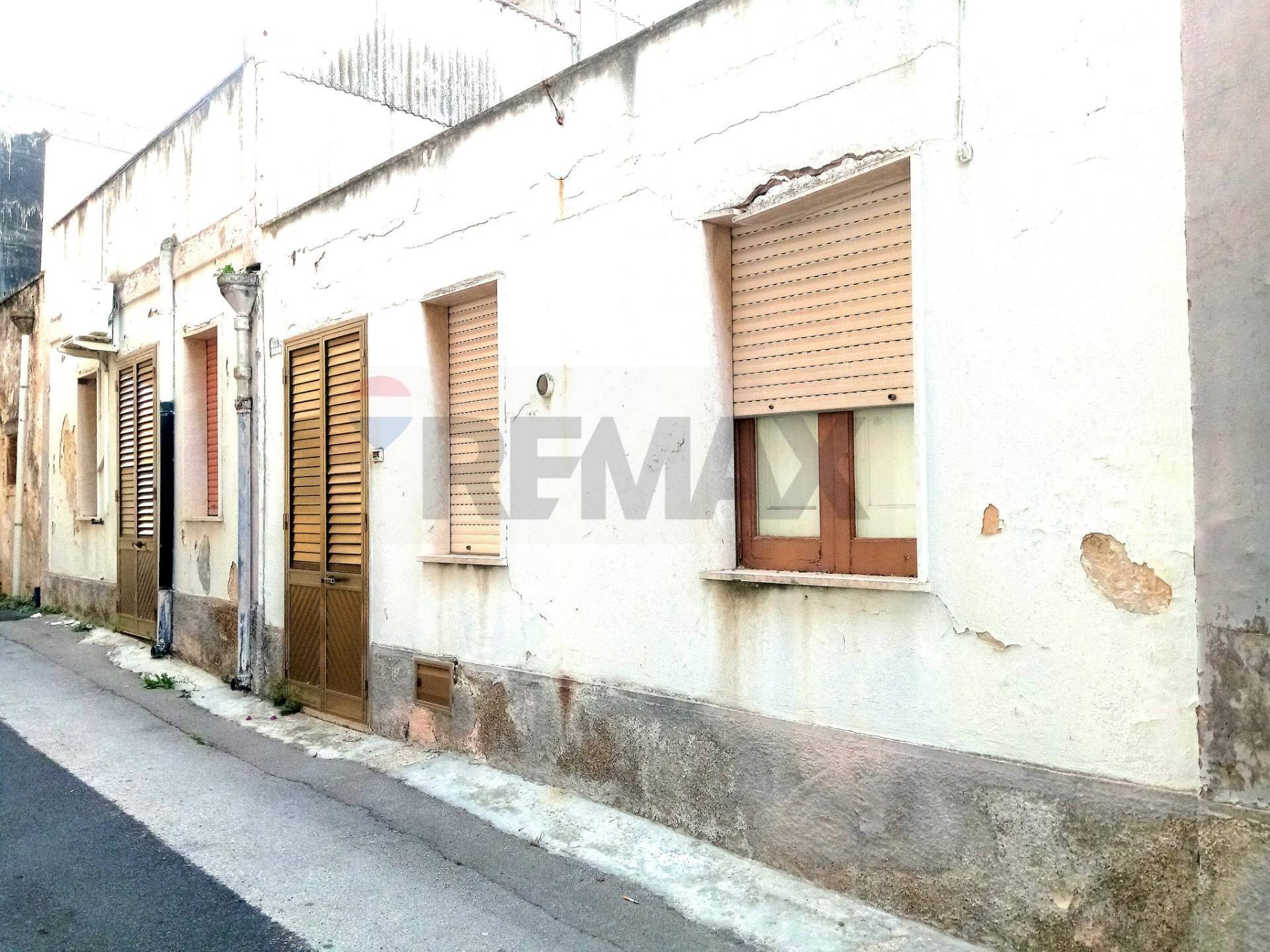 Edificio all\'aperto - Casa indipendente Via Garibaldi - Via Roma, Sortino - foto 1