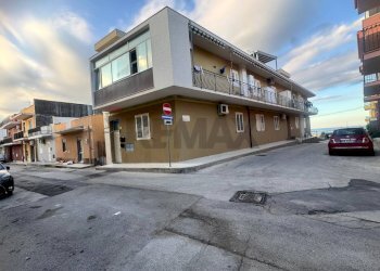 Facciata - Quadrilocale Via Luigi Capuana
 
47, Siracusa - foto 16