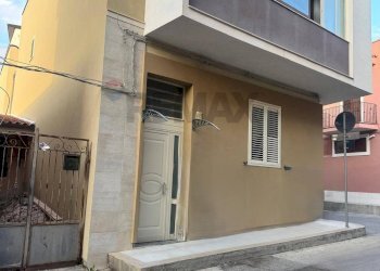 Facciata - Quadrilocale Via Luigi Capuana
 
47, Siracusa - foto 18