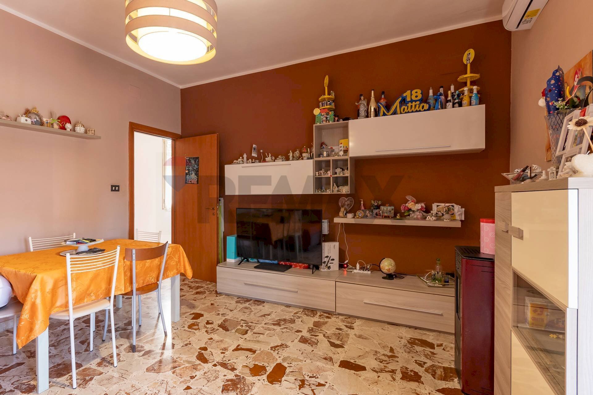 Sala da pranzo - Three-room apartment Via Ancona
 
27, Siracusa - photo 1