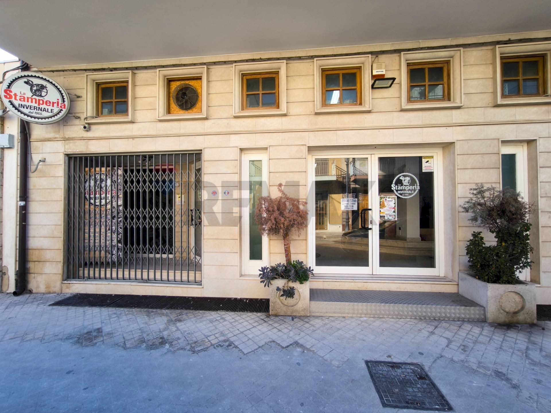 Edificio all\'aperto - Locale Commerciale Corso Vittorio Emanuele
 
482/484, Floridia - foto 1