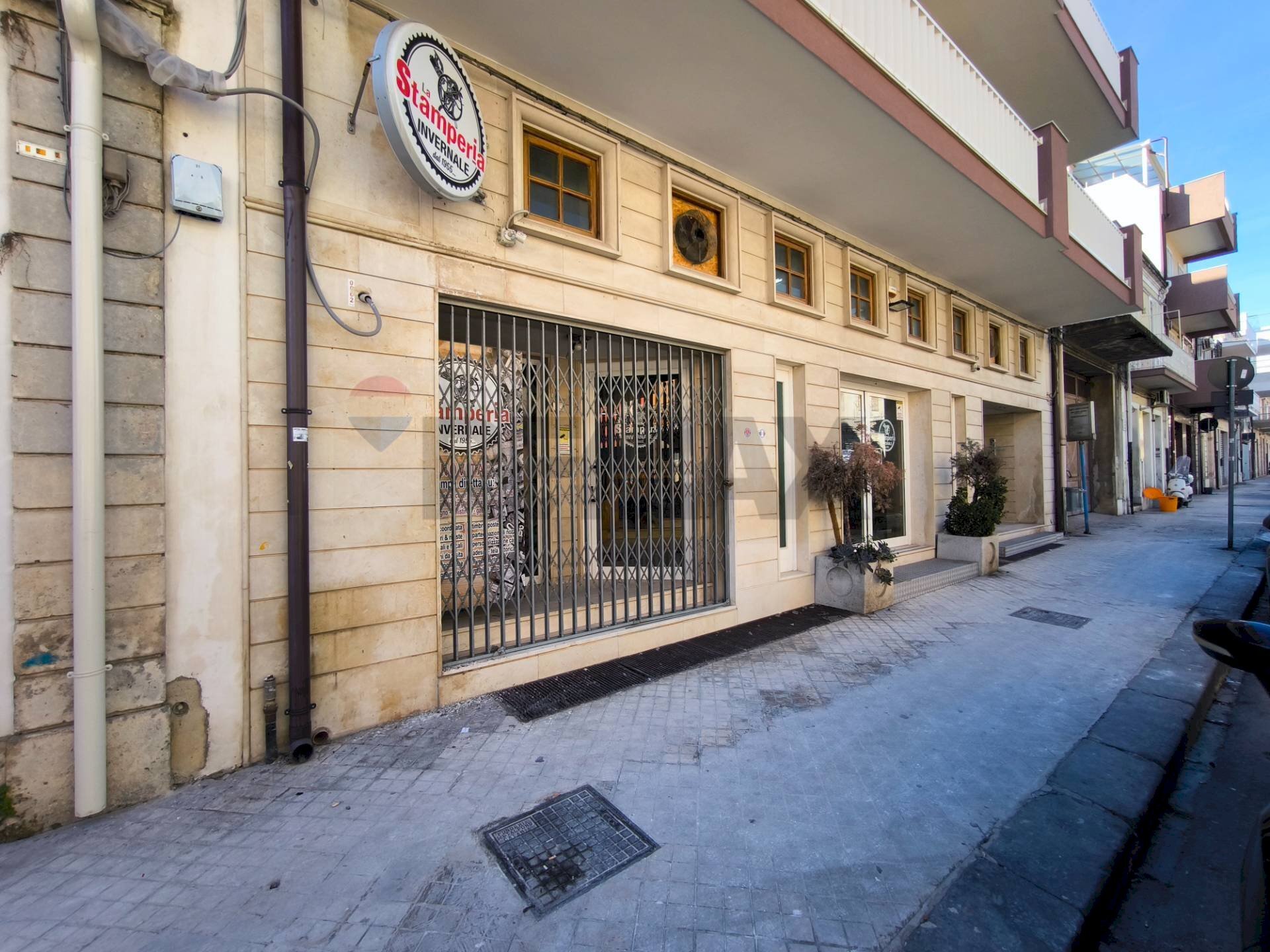 Edificio all\'aperto - Locale Commerciale Corso Vittorio Emanuele
 
482/484, Floridia - foto 3