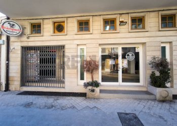 Edificio all\'aperto - Locale Commerciale Corso Vittorio Emanuele
482/484, Floridia - foto 1