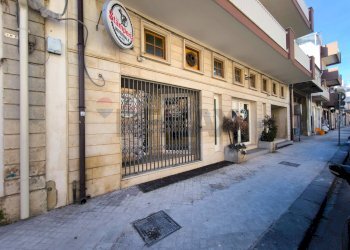 Edificio all\'aperto - Locale Commerciale Corso Vittorio Emanuele
482/484, Floridia - foto 3