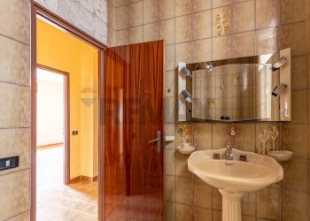 Bagno - Casa indipendente via ambrosoli
 
7, Rosolini - foto 36