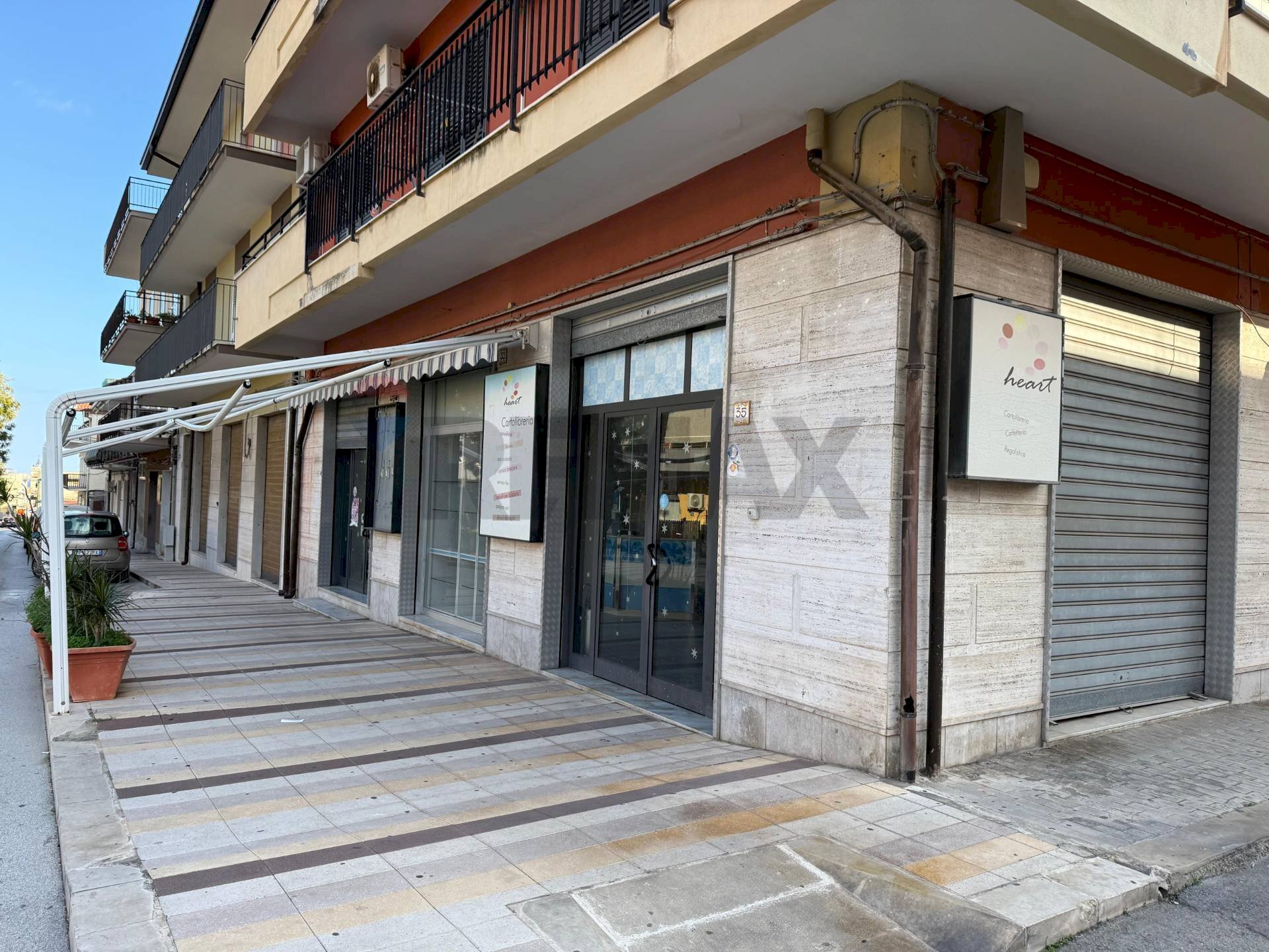 Edificio all\'aperto - Locale Commerciale viale Annunziata
 
31-33-35, Priolo Gargallo - foto 3