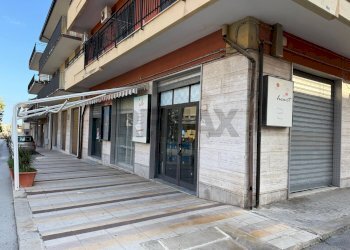 Edificio all\'aperto - Locale Commerciale viale Annunziata
 
31-33-35, Priolo Gargallo - foto 3