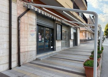 Edificio all\'aperto - Locale Commerciale viale Annunziata
 
31-33-35, Priolo Gargallo - foto 4