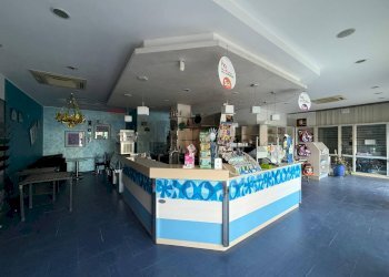 Piscina - Locale Commerciale viale Annunziata
 
31-33-35, Priolo Gargallo - foto 5