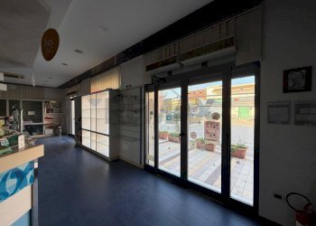 Ricezione / Lobby - Locale Commerciale viale Annunziata
 
31-33-35, Priolo Gargallo - foto 8