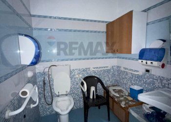 Bagno - Locale Commerciale viale Annunziata
 
31-33-35, Priolo Gargallo - foto 12