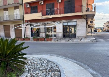 Edificio all\'aperto - Locale Commerciale viale Annunziata
 
31-33-35, Priolo Gargallo - foto 16