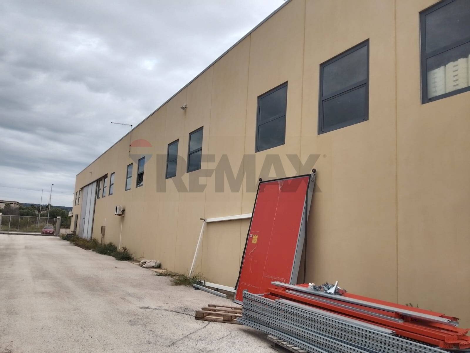 Edificio all\'aperto - Capannone Contrada Fargione   Viale del Commercio
 
2, Modica - foto 1