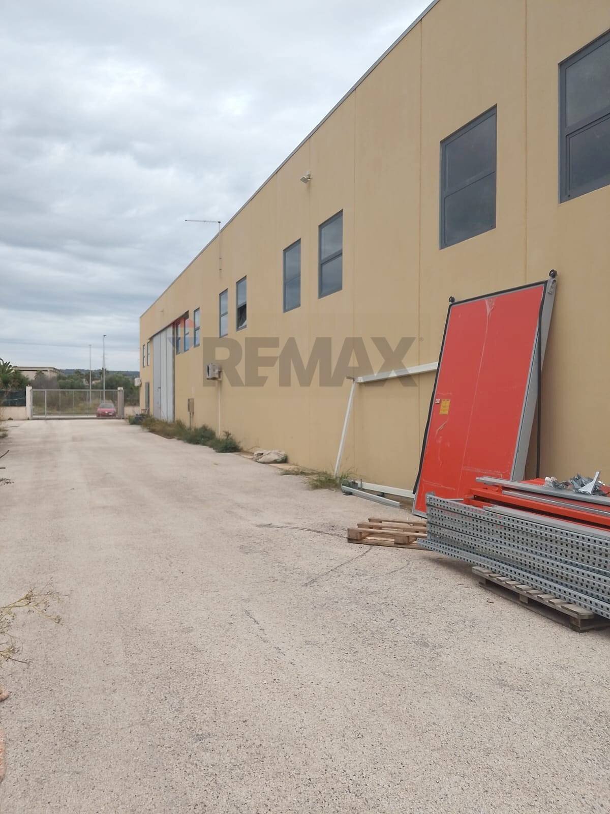 Edificio all\'aperto - Capannone Contrada Fargione   Viale del Commercio
 
2, Modica - foto 3