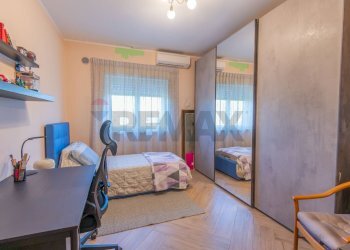 Camera / camera da letto - Quadrilocale via delle orchidee
 
19, Melilli - foto 8